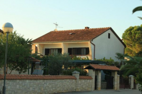 Apartments with a parking space Valbandon, Fazana - 7307